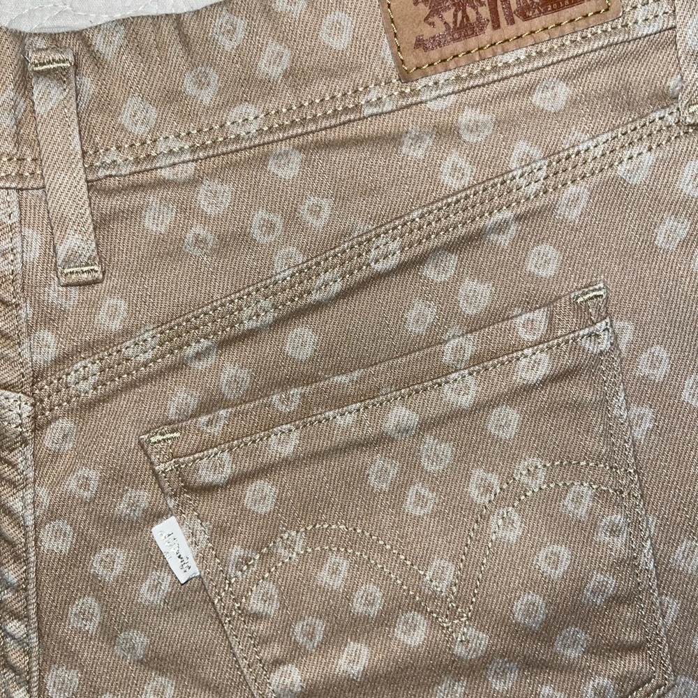 Levi’s High Rise Shorts - Picture 6 of 6